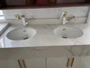 lavabo doble de guijarros encimera de cuarzo para gabinetes de baño